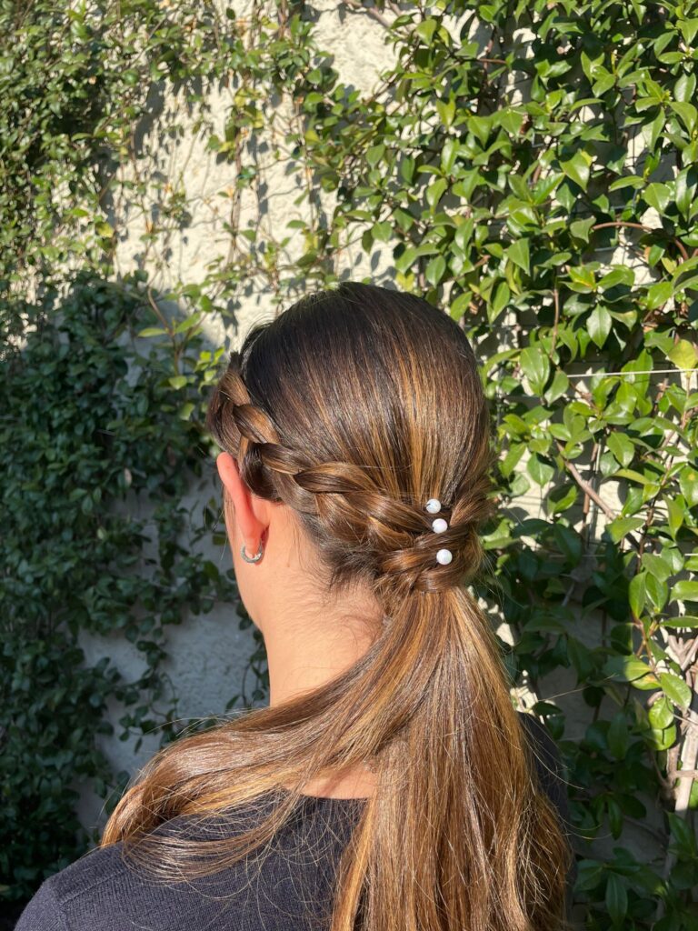 acconciatura donna coda e treccia Biondo Tuttipettinati.it Zerbolò Pavia
