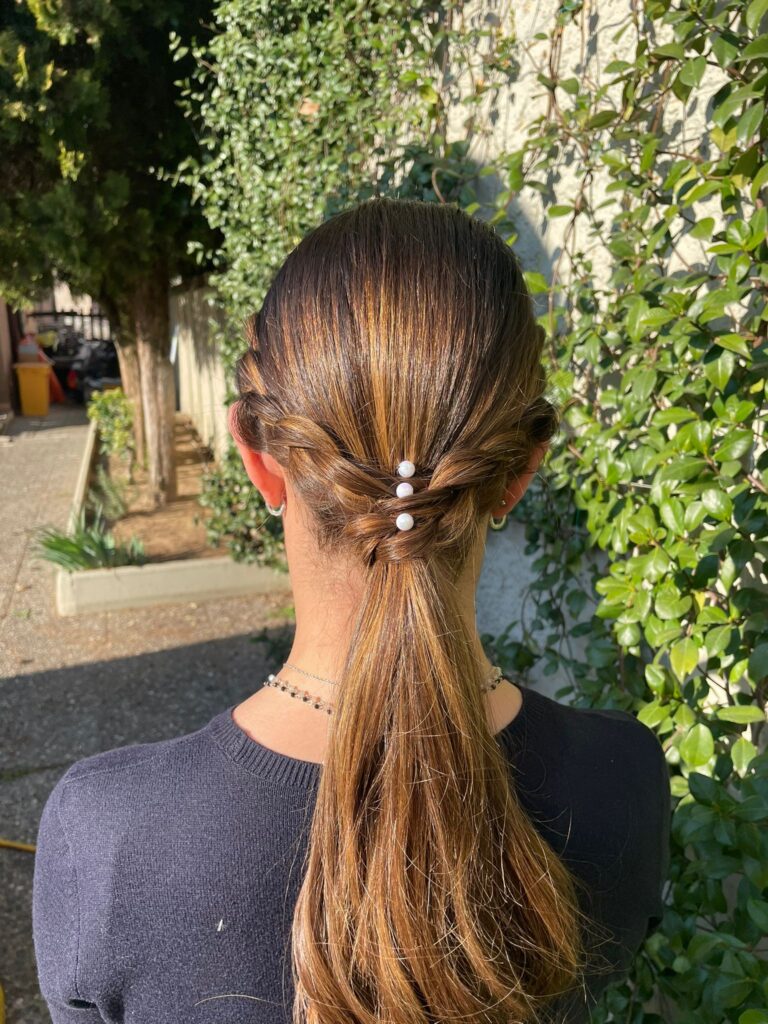 acconciatura donna coda e treccia Biondo Tuttipettinati.it Zerbolò Pavia